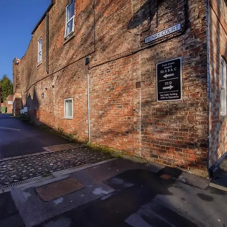 Henry Court 2 Apartman
