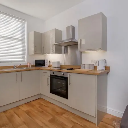 Henry Court 2 Apartman *